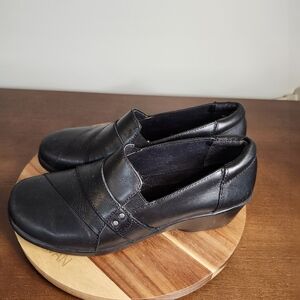 Size 7 leather Clark's